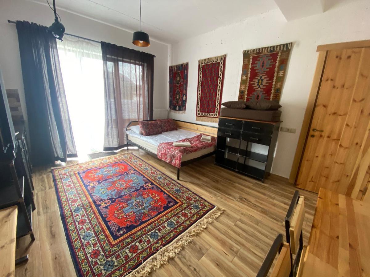 Mountain Cricket Chalets And Apartments Gudauri Room photo