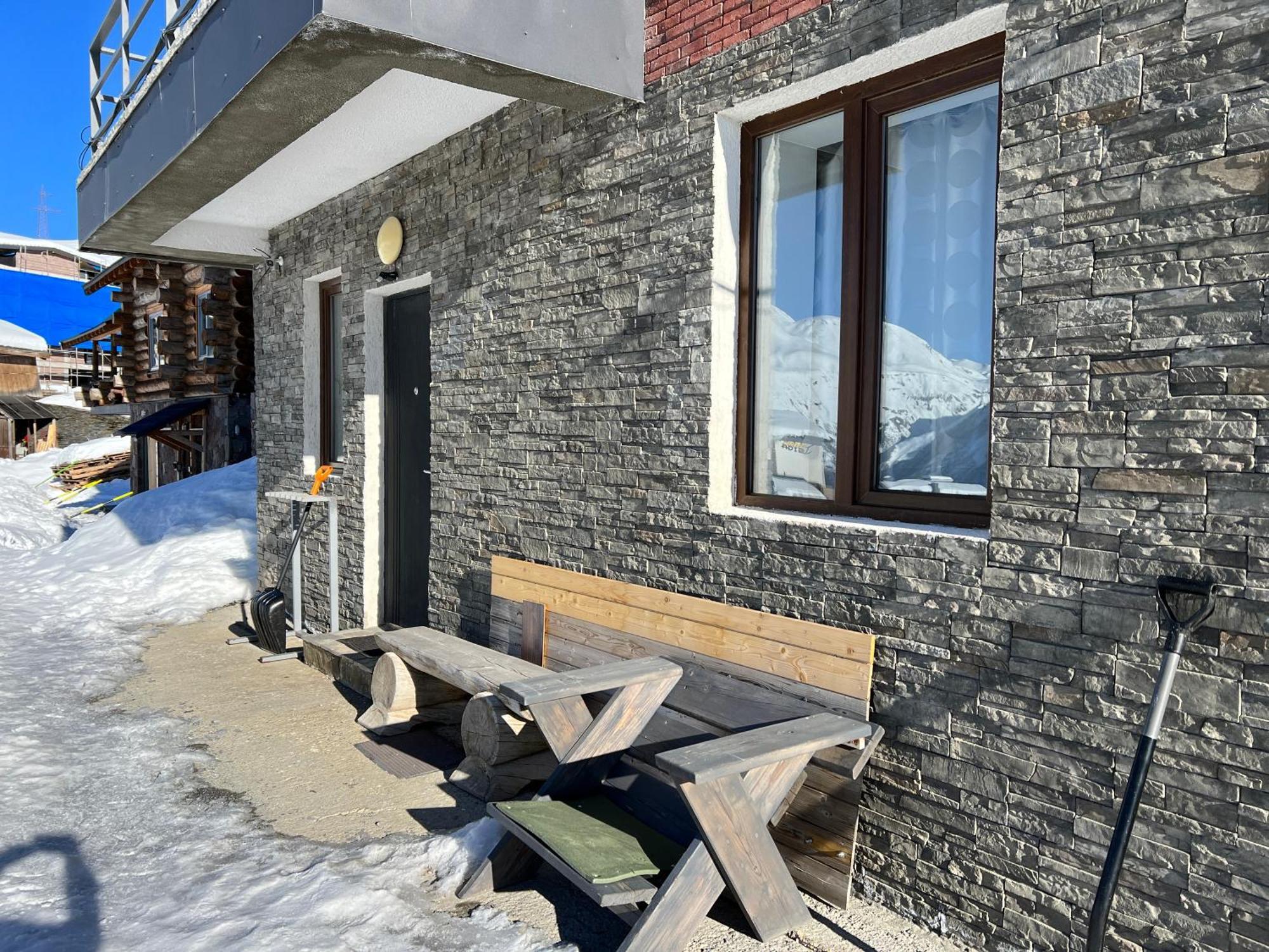 Mountain Cricket Chalets And Apartments Gudauri Room photo